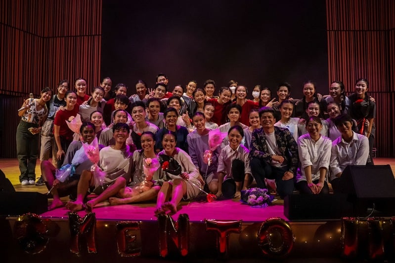 Step Youth Crew with the Singapore flag at Body Rock Asia in Manila